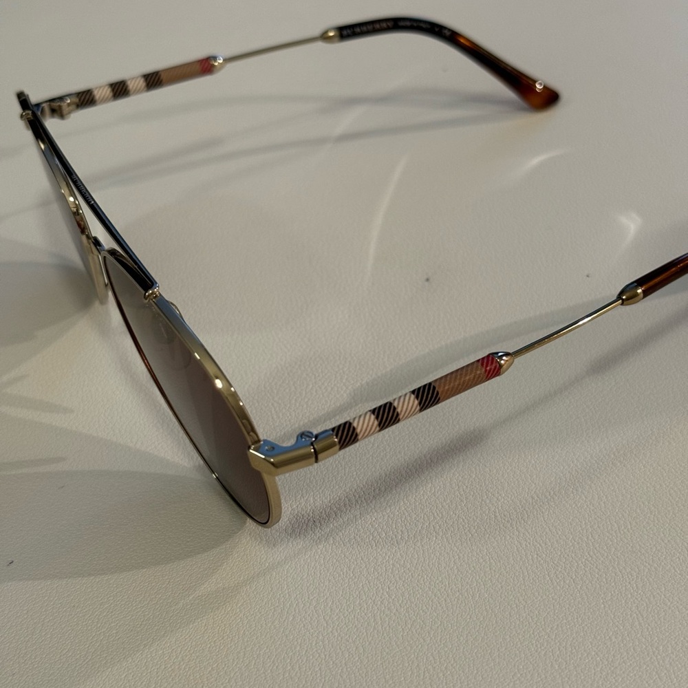 Burberry Sunglasses with Tortoise Shell Arms 140 … - image 11